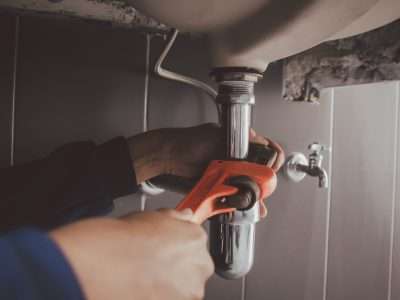 plumbing worker service